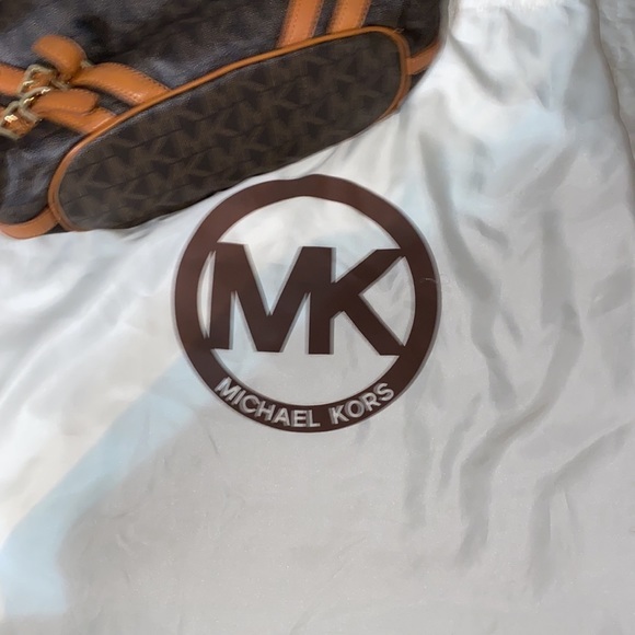 Michael Kors Milo - Picture 6 of 9